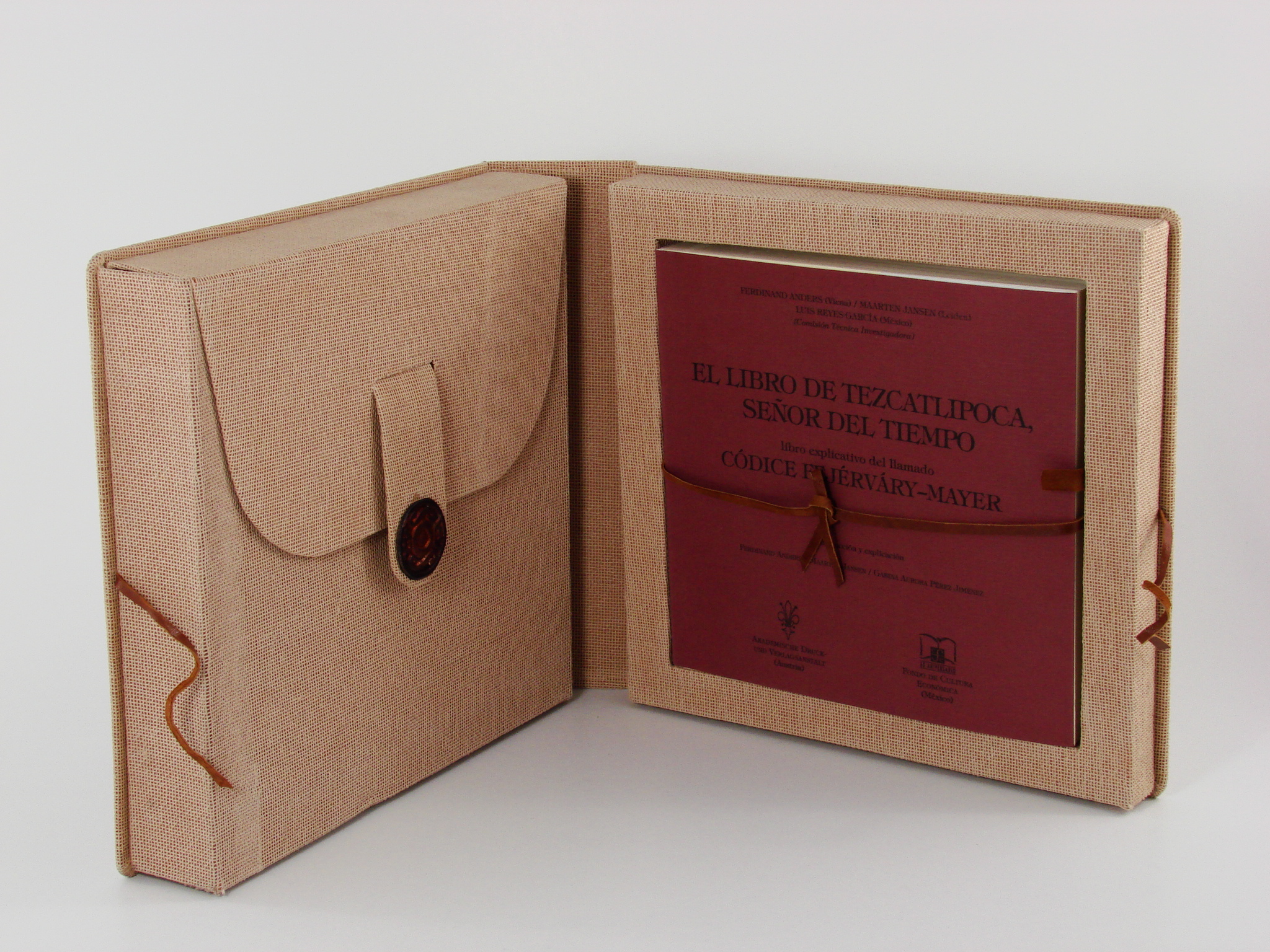 Estuches en tela de yute y papel amate